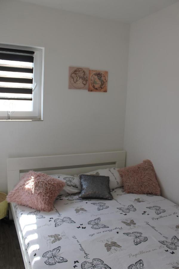 Cozy Corners Apartment Nin Exterior photo